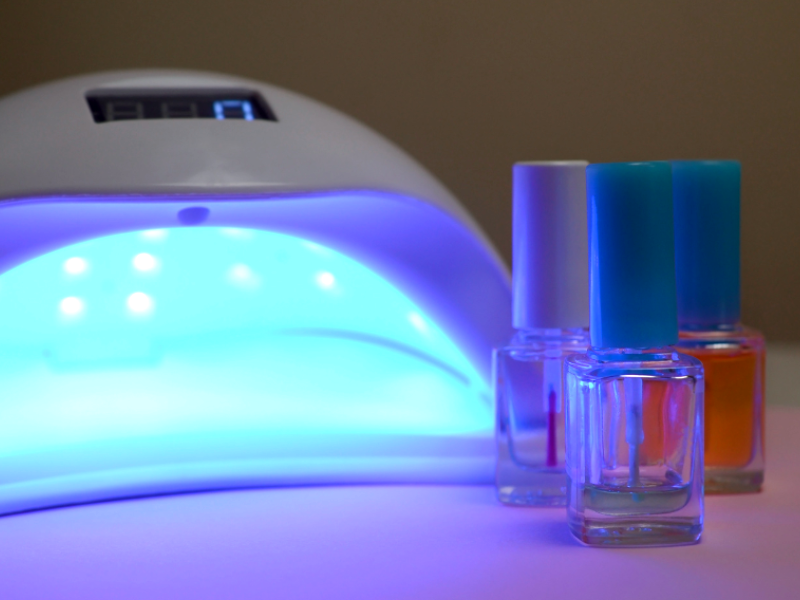 Does UV nail light darken skin 