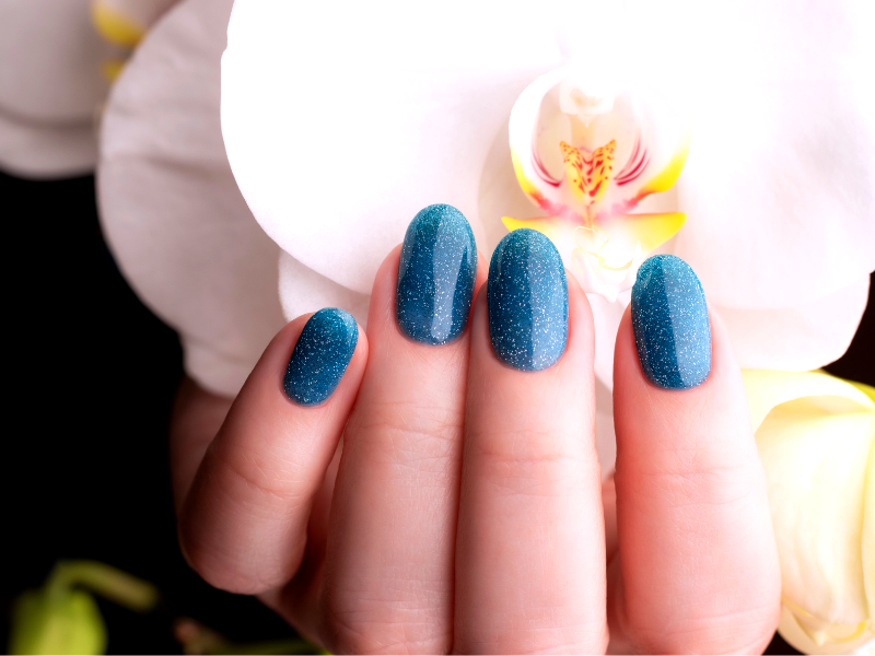 How does blue gel nail polish differ from regular nail polish?