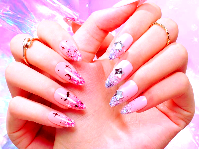 What are the benefits of glitter nail polish