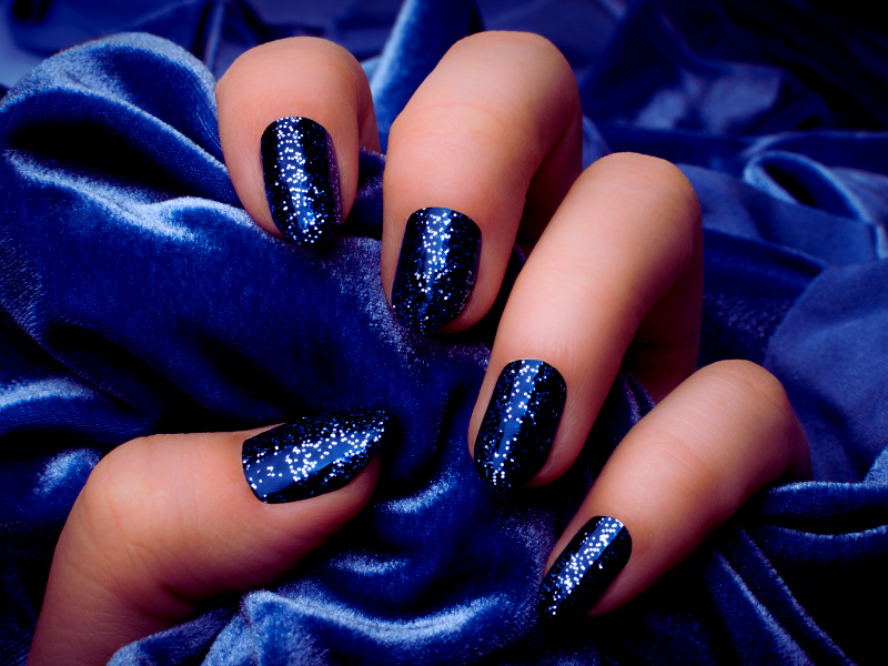 winter blue nails